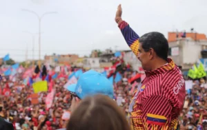 Presidente de Venezuela: la extrema derecha ambiciona llegar al poder usando la violencia