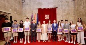 Prohens recibe a los estudiantes con mejores notas de la EBAU, "el mejor ejemplo de la cultura del esfuerzo"