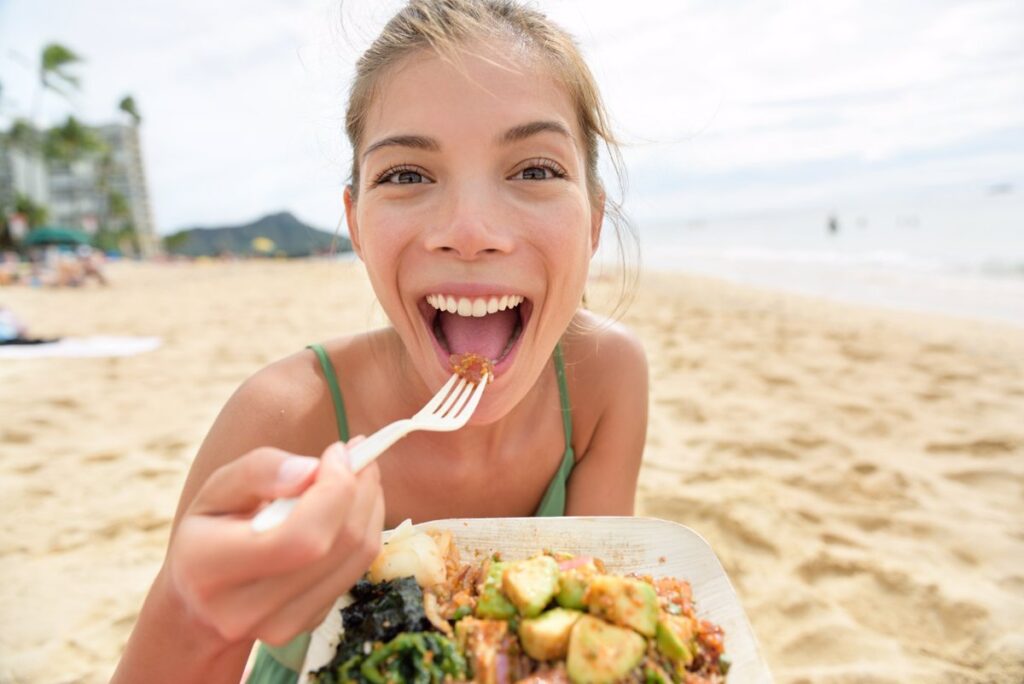 Qué comer si vas a pasar el día en la playa, la piscina o el campo