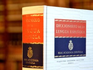 RAE retira del abecedario dos letras: la ch y la ll