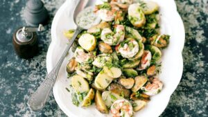 Recetas de ensaladas de patata para fans del pescado y el marisco