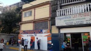 Reportaron el cierre de 40 % de los comercios en La Guaira