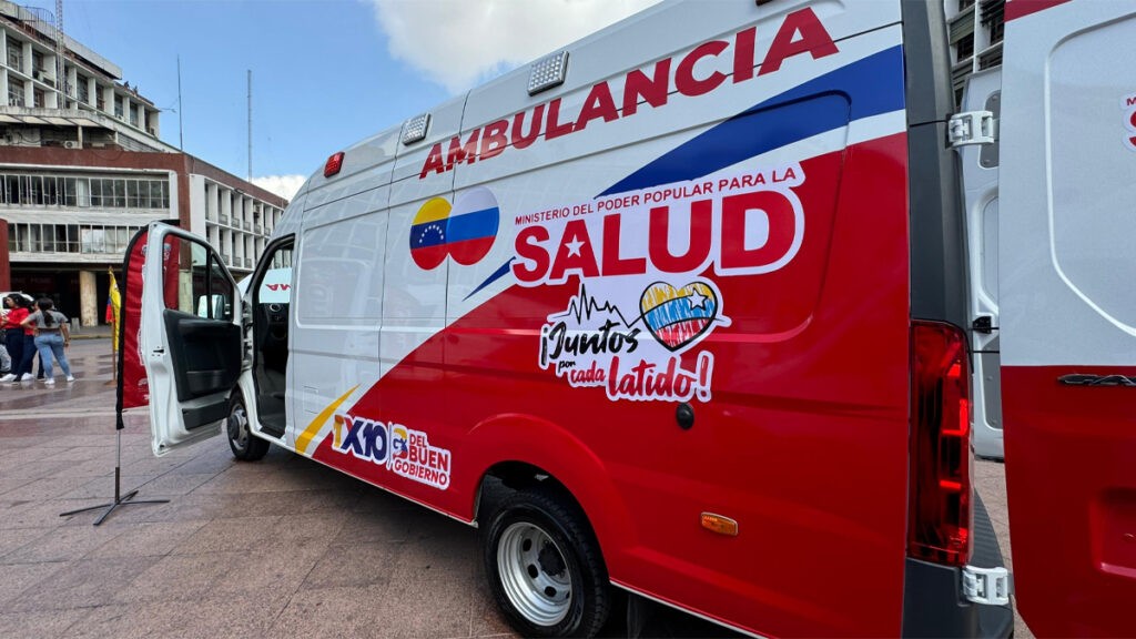 Rusia donó 5 ambulancias al MinSalud