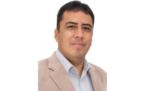 Javier Recalde, funcionario.
