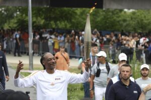 Snoop dogg porta la antorcha en los Juegos Olímpicos en París