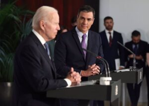 Sánchez alaba la "valiente y digna" decisión de Biden de renunciar a su candidatura como presidente de EEUU