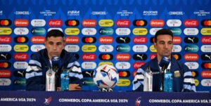 Scaloni y “Dibu” Martínez respaldan a jugadores uruguayos