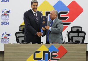 "Se está intentado imponer en Venezuela un Golpe de Estado", dice Maduro