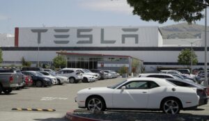 Se puede robar un Tesla con un simple truco de radio