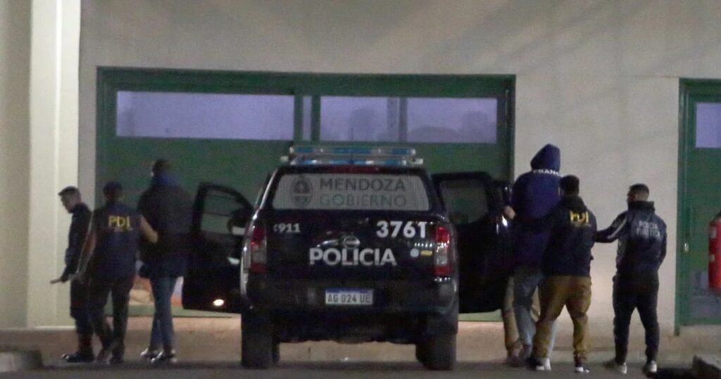 Solos e incomunicados: cómo pasan sus días detenidos en Mendoza los rugbiers franceses acusados de abuso sexual