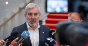 Todos los grupos parlamentarios canarios menos Vox piden de nuevo un acuerdo PSOE-PP para la ley de menores migrantes