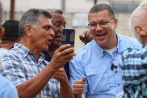 Todos los que trabajan para el Estado quieren un país diferente