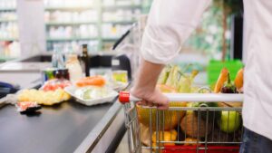 Trabajó en una de las cadenas de supermercados más famosas de EE.UU. y reveló los ‘trucos secretos’ para que los clientes gasten más