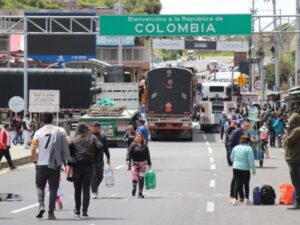 Transportadores siguen con bloqueos en la frontera Colombia-Ecuador: qué piden | Gobierno | Economía