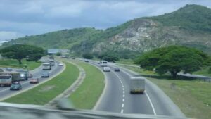 Tres fallecidos y 20 heridos dejó accidente de tránsito tras volcarse camión en la ARC sentido Caracas