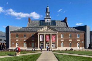 Tres muertos y dos heridos en un tiroteo cerca del campus de la Universidad de Cincinnati