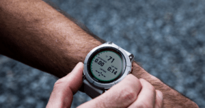 Tres relojes Garmin rebajados para completar tus actividades de verano con precisión