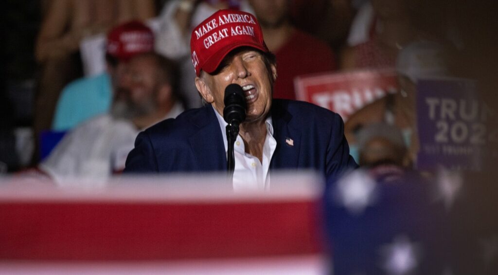 Trump se burla de los lapsus de Biden: "Gran trabajo, Joe" - AlbertoNews