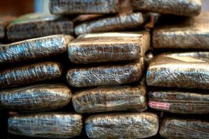 Un militar y dos civiles pagarán 25 años de cárcel por droga