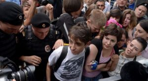 Una periodista ruso-estadounidense condenada a prisión en ausencia en Moscú - AlbertoNews