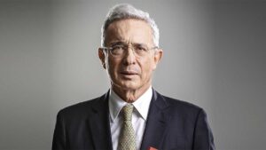 Uribe cuestiona ‘Fast Track’ propuesto por Petro