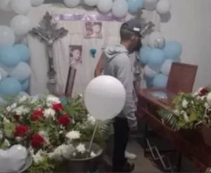 Vecinos de los Samanes con dolor y tristeza despidieron a los hermanitos Almao Reyes