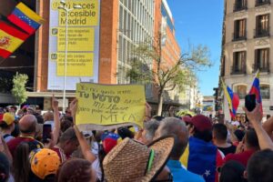 Venezolanos se concentran en Madrid en apoyo a Edmundo González