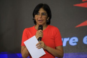 Vicepresidenta Delcy Rodríguez fue lesionada por un árbol tras inspecciones en Cumanacoa