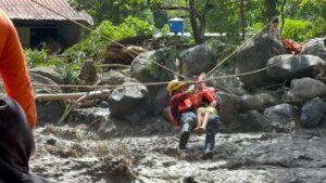 Vicepresidenta de Venezuela lesionada por un árbol en zona afectada por inundaciones