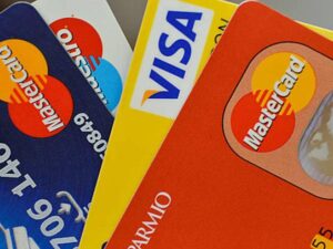 Visa y Mastercard amplían tope de comisiones de tarjetas que no son de la UE | Finanzas | Economía