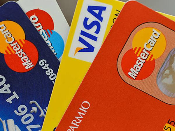 Visa y Mastercard amplían tope de comisiones de tarjetas que no son de la UE | Finanzas | Economía