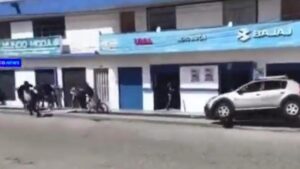conductor perdió el control de su vehículo y por poco causa una tragedia