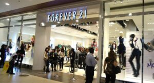 descuentos en ropa del 70 % colapsaron tienda de Titán Plaza