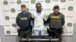 detalles de Iverson Padilla con lanzacohetes en La Esmeralda