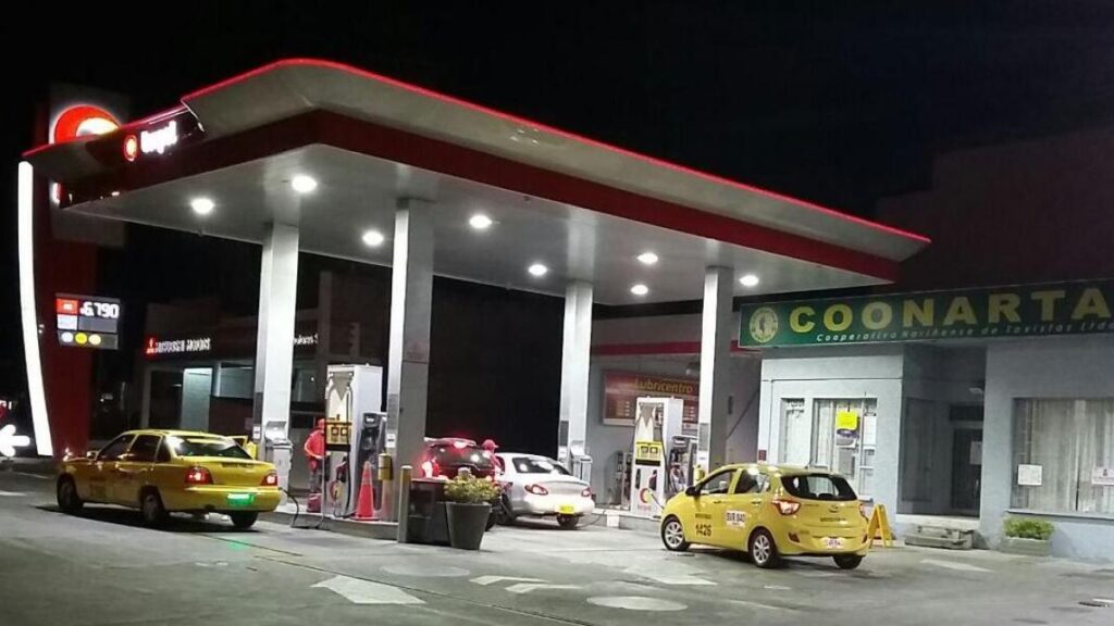 en Pasto anunciaron la rebaja del precio de la gasolina y la llegada del Aguardiente Nariño para la final