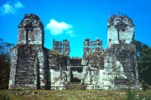 en Río Bec se desarrolló una sociedad maya autosuficiente que desapareció misteriosamente