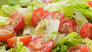 esto es lo que lleva la ensalada fresca e ideal para tus cenas de verano