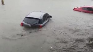 fuertes lluvias generan inundaciones, caída de postes y rescates