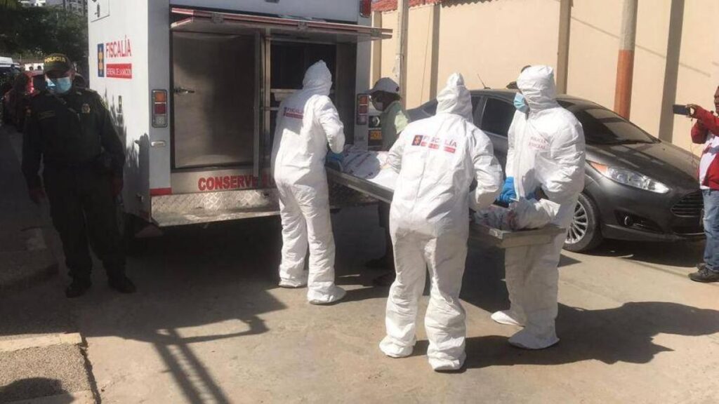 hallan sin vida a dos extranjeros en similares circunstancias