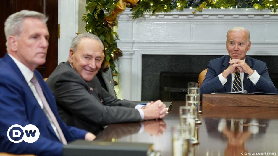 líder del Senado de EE.UU. pidió a Biden cesar campaña – DW – 18/07/2024