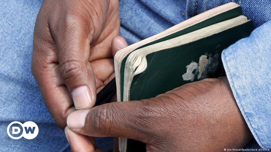 pros y contras de tener dos pasaportes – DW – 16/07/2024
