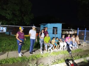 venezolanos hacen fila en los centros de votación desde este 27 de julio