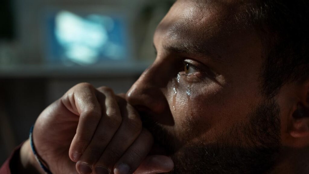¿Cuál es el tiempo máximo que puede estar un ser humano llorando sin parar? Se pueden producir hasta 110 litros de lágrimas al año