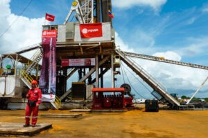 17 empresas mixtas petroleras entrarán en un proceso de revisión