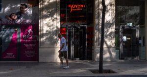 Las juventudes de ERC deciden un "sí crítico" a Illa y le garantizan la mayoría para llegar a la Generalitat