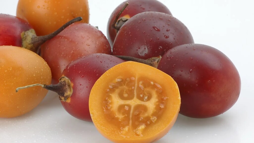 Qué es el tomate de árbol, el alimento delicioso y poco conocido con múltiples beneficios