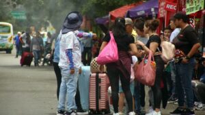 Alcaldes colombianos en alerta piden políticas para enfrentar eventual ola migratoria venezolana - AlbertoNews