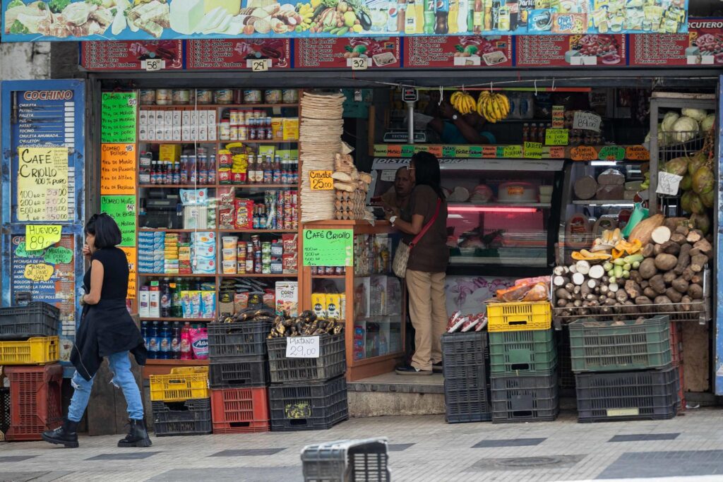 Comerciantes de Venezuela exigen el uso del tipo de cambio oficial en ventas con divisas