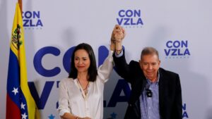 A Maduro le “conviene entablar una negociación”, dice opositora venezolana María Corina Machado