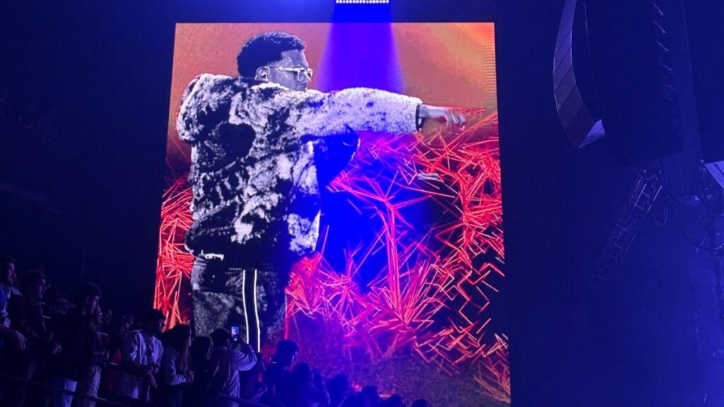 A puro reguetón, Myke Towers sacudió el Movistar Arena, en Bogotá